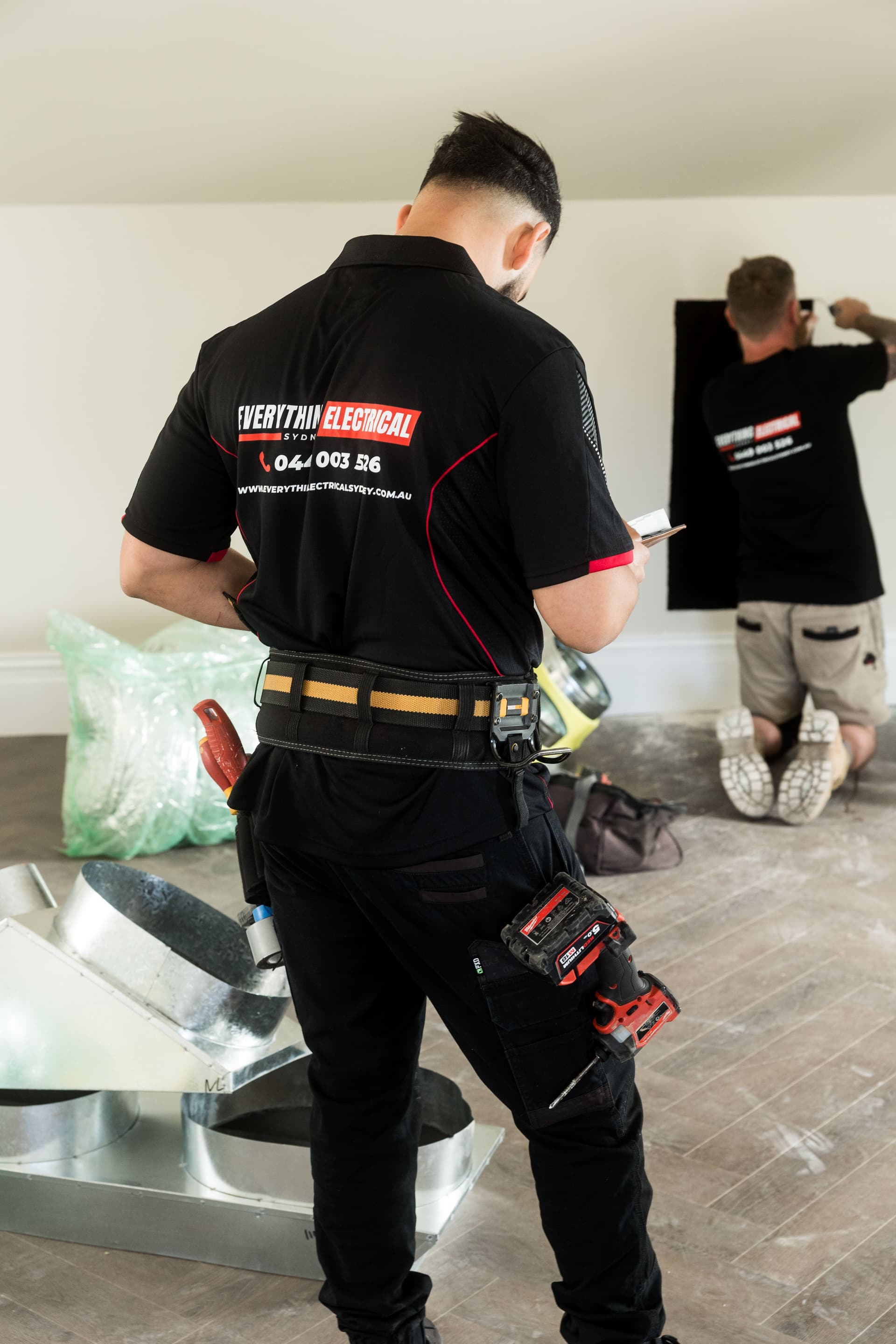 Level 2 electrician repairing overhead service lines in Penrith